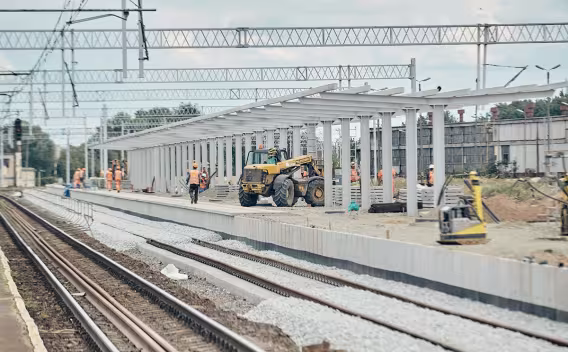 ligne ferroviaire E59, entre les gares du village de Słonice et de la petite ville de Choszczno