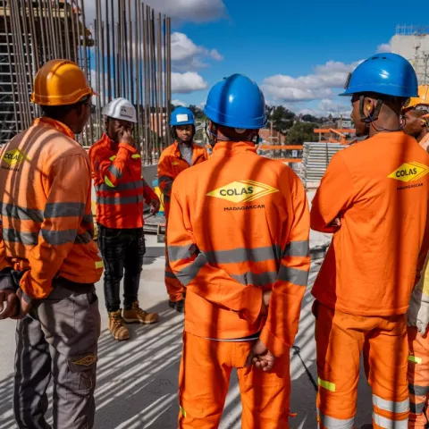 Illustration of Antananarivo prend de la hauteur : un transport par câble pour réinventer la mobilité urbaine 