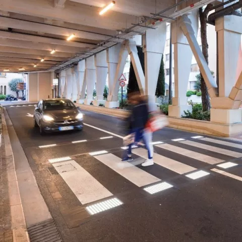 Illustration of Colas commercialise son passage piéton interactif et lumineux Flowell